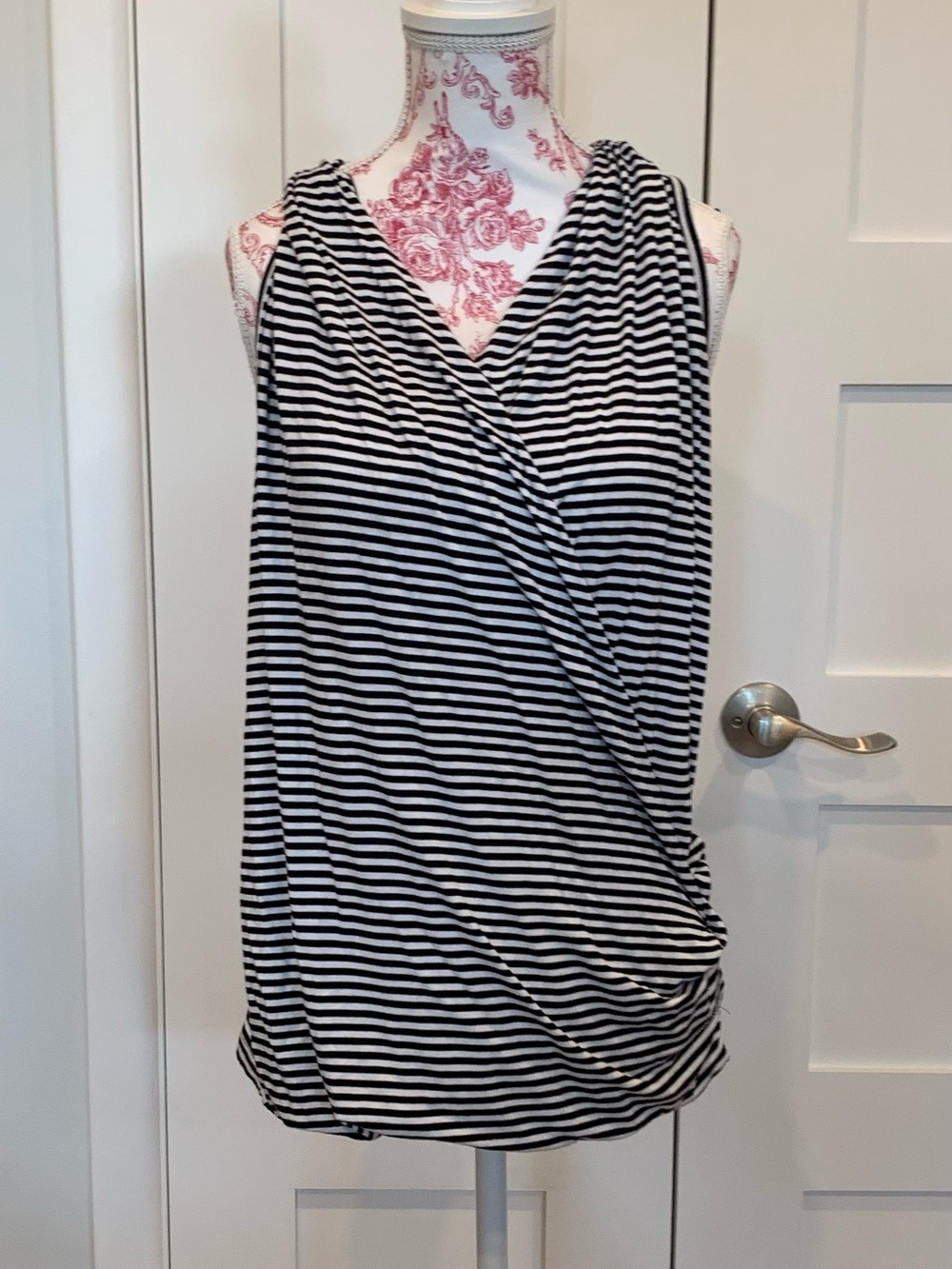 EUC Banana Republic Black and White Striped Sleeveless Tank